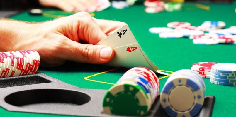 Vị trí ngồi xung quanh bàn cược Poker online
